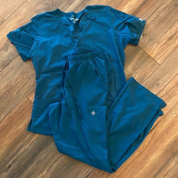 Caribbean blue scrub set - Picture 1 of 3